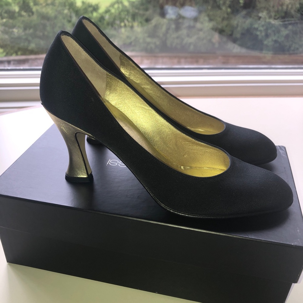 Petra Firenze NWT Black Heels